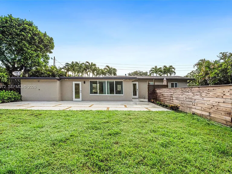217 E Acre Dr — Photo 5