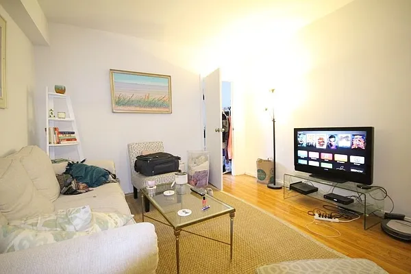 Rented by Dynamik Realty | media 9