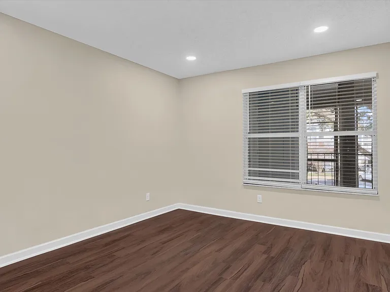 2405 Northlake Dr — Photo 9