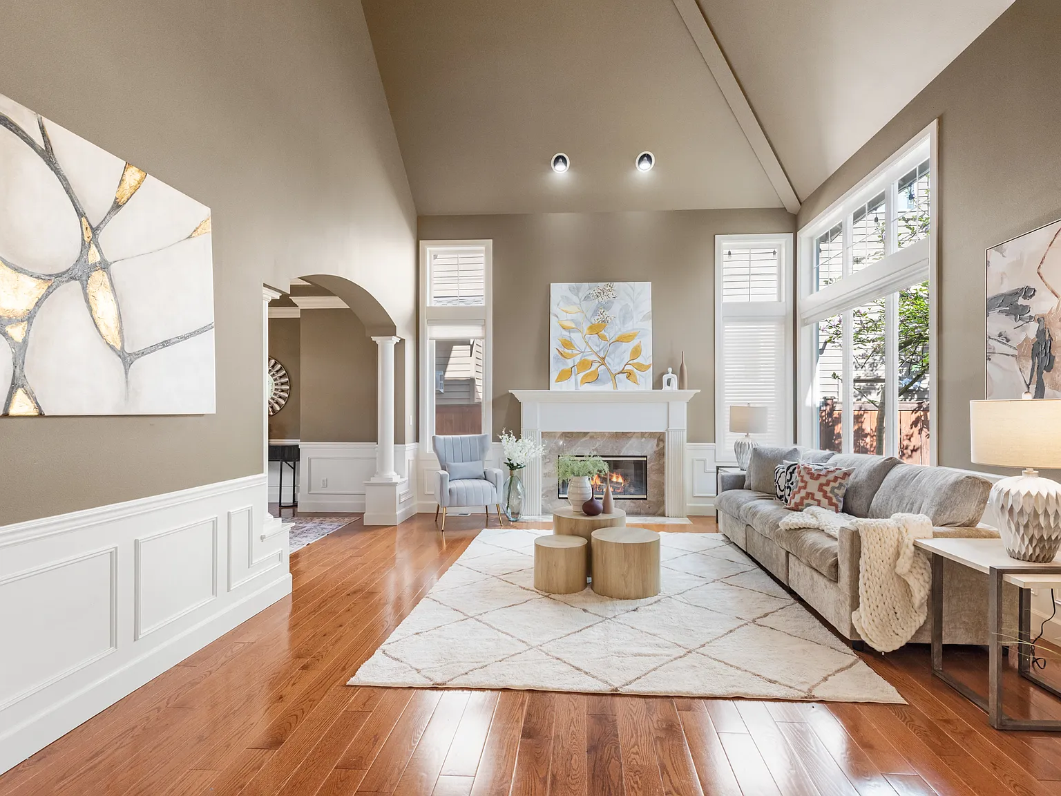 5 bed, 4057 sqft, $5,300 — Photo 2