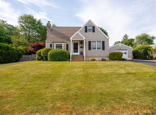 10 Elaine St, Trumbull, CT 06611
