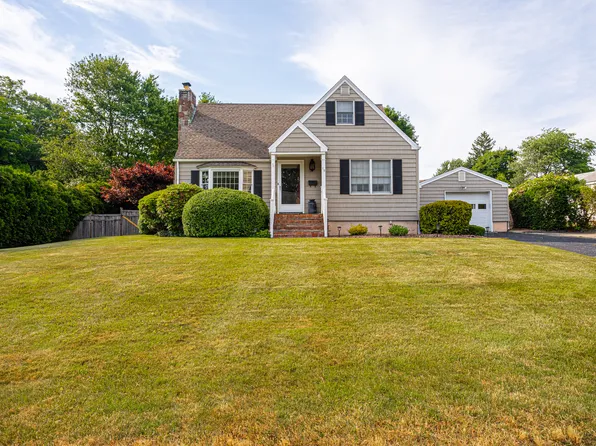 10 Elaine Street, Trumbull, CT 06611