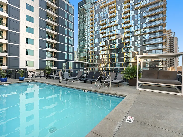 425 W Beech St #601 — Photo 58