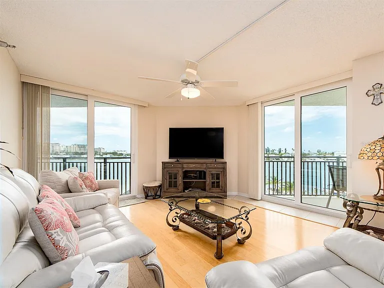 690 Island Way #404 — Photo 9