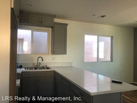 3rd image of 837 E 108th St #837