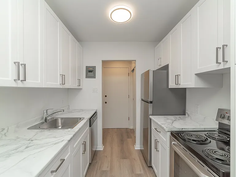 311 Stradbrook Ave #15 — Photo 2