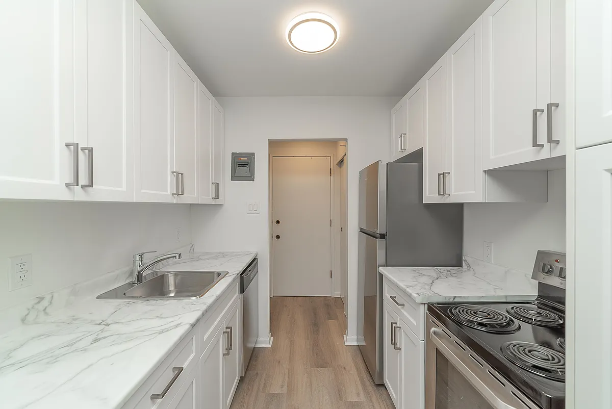 Building Photo - 311 Stradbrook Ave #15