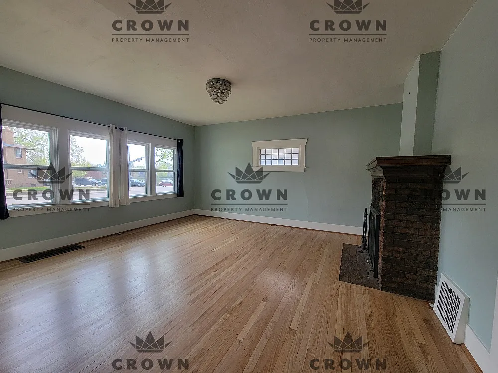 4 bed, 1.5 bath, 1824 sqft, $2,075 — Photo 2