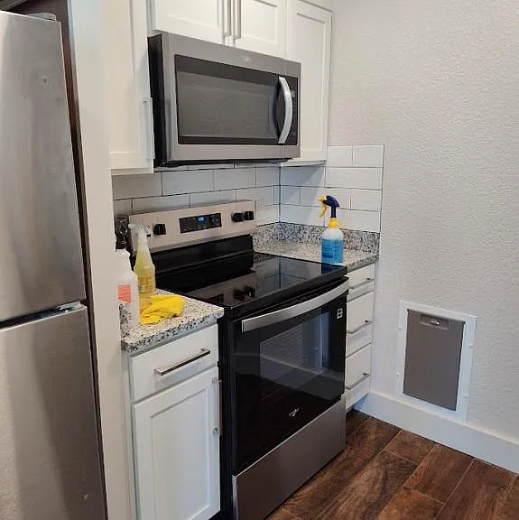 1001 Lewis Dr — Photo 8