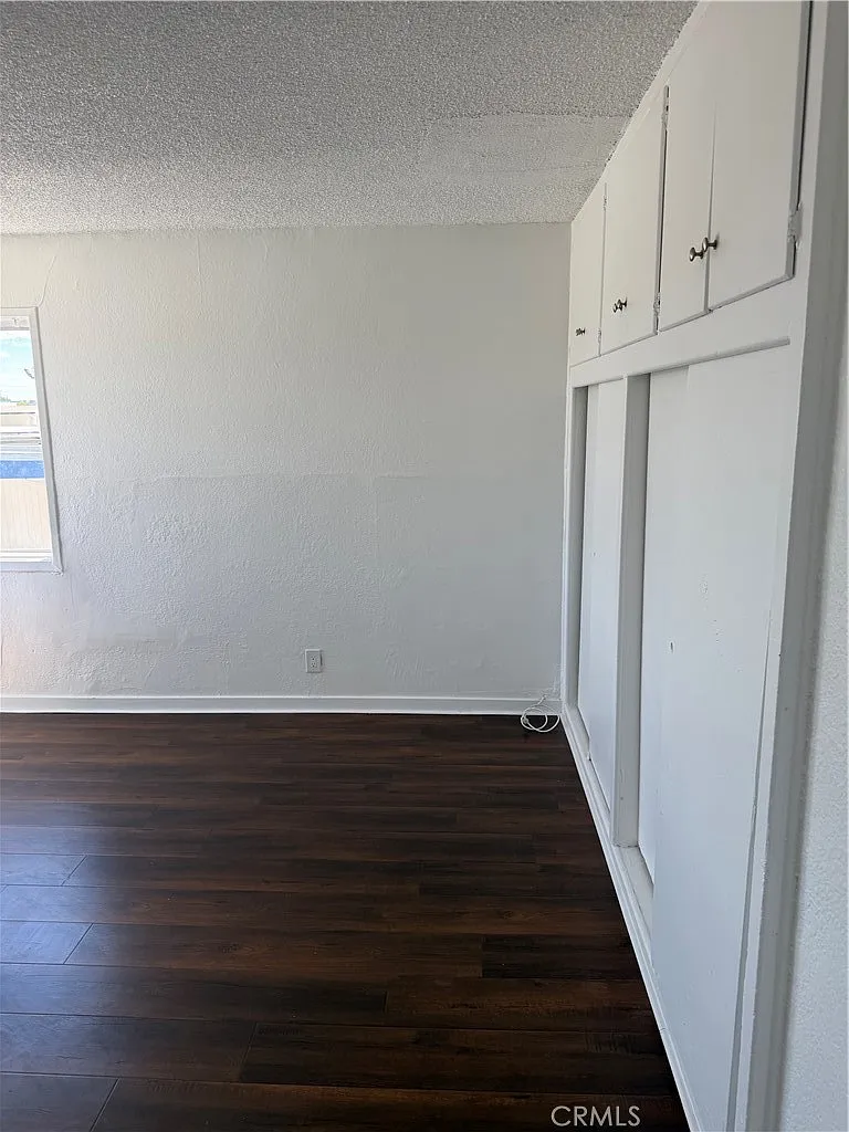 3 bed, 1300 sqft, $3,100 — Photo 3