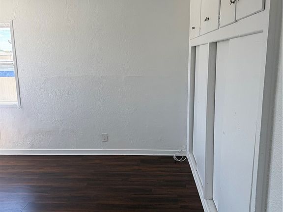 3rd image of 1024 W Reeve St