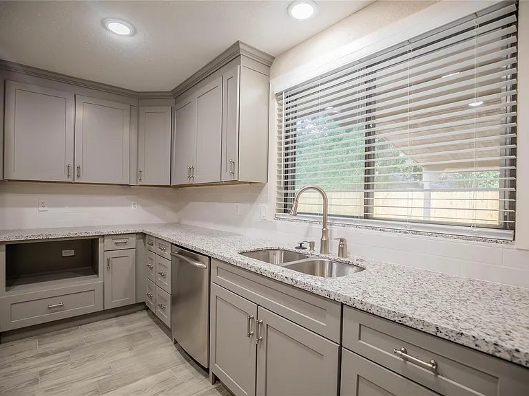 3919 Wintergreen Dr — Photo 4