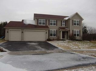 2070 Silver Leaf Dr, Island Lake, IL 60042