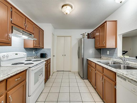 3rd image of 3010 Eastpark Dr