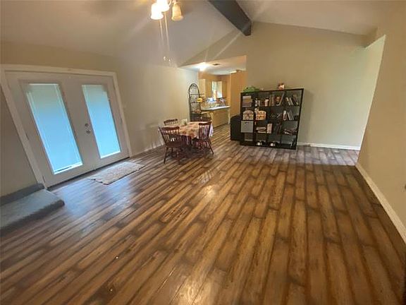 4th image of 1202 Carla Ave