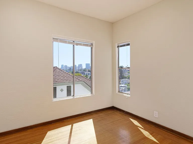 848 Vermont St — Photo 3
