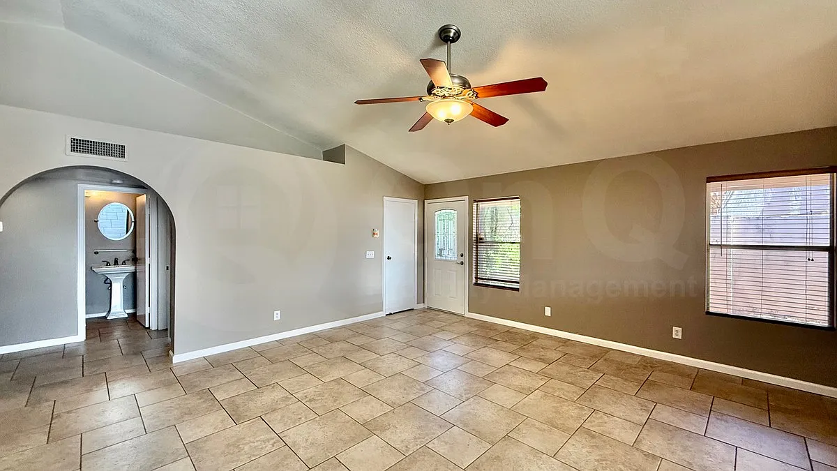 3 bed, 2.0 bath, 1350 sqft, $2,200 — Photo 3