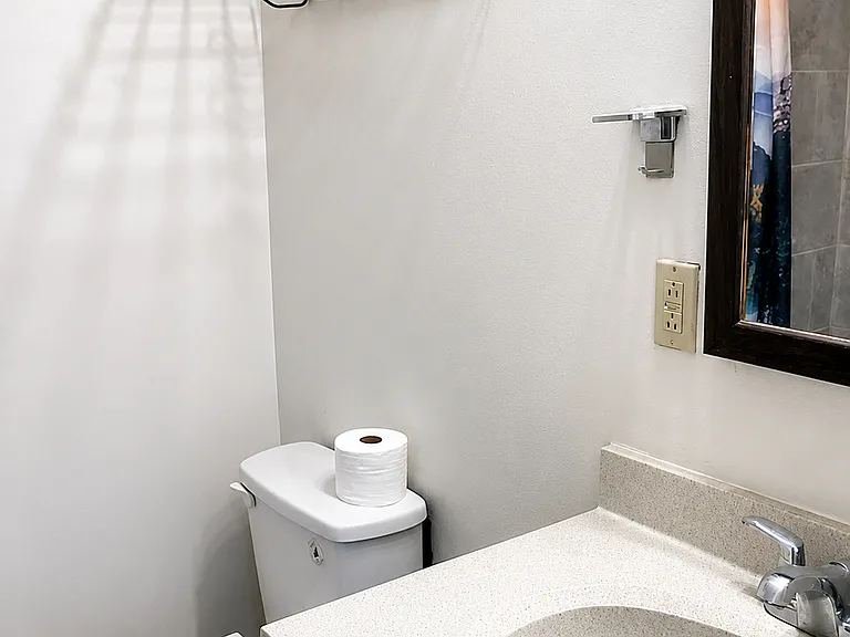 1218 W Crawford St — Photo 5