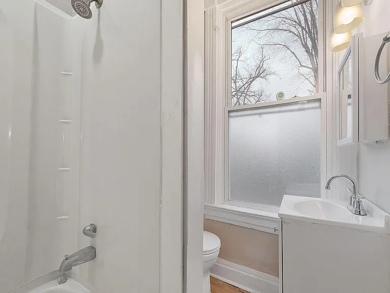 2nd floor full bath