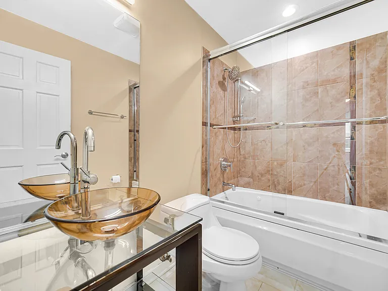 811 W Eastwood Ave #204 — Photo 9