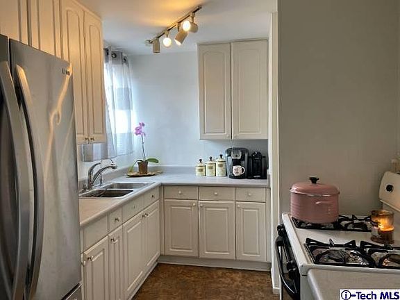 5th image of 1006 E Elk Ave #B