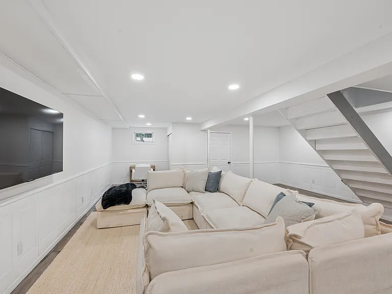 43 Montauk Ave — Photo 18