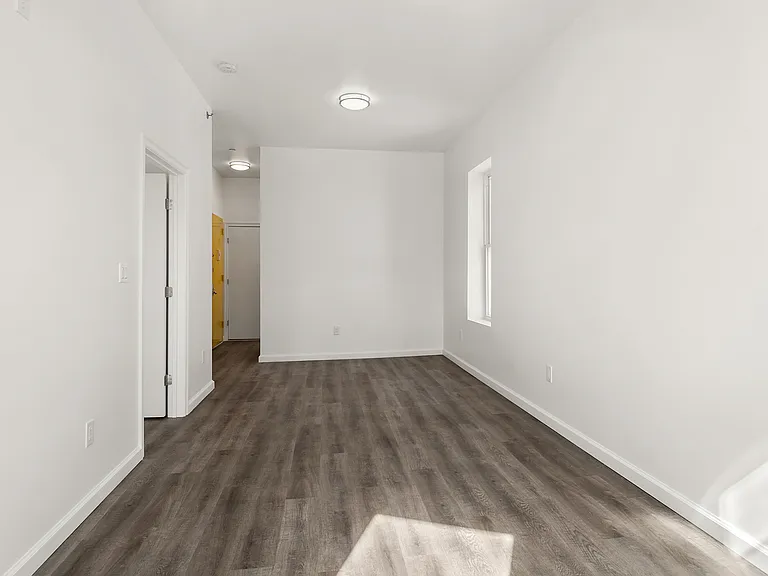1047 Morris Ave #5 — Photo 5