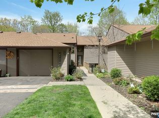 257 Mountain View Dr, Mahwah, NJ 07430