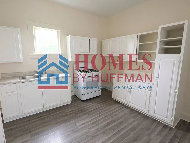 1013 N Garvin St — Photo 4
