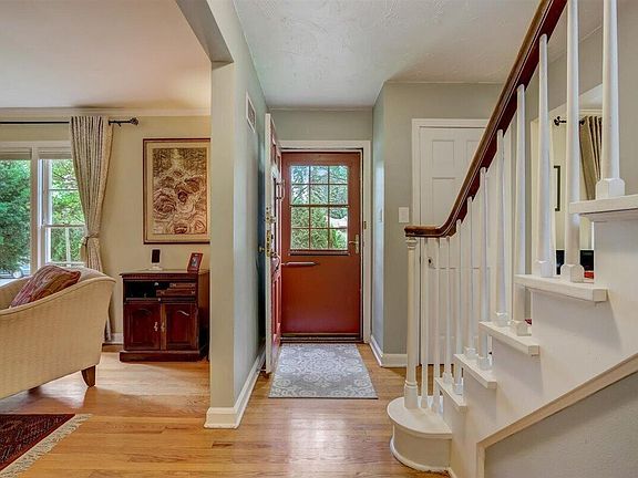 4th image of 2625 E Olive St