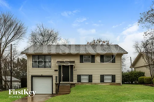 917 Montclair Dr Photo 1