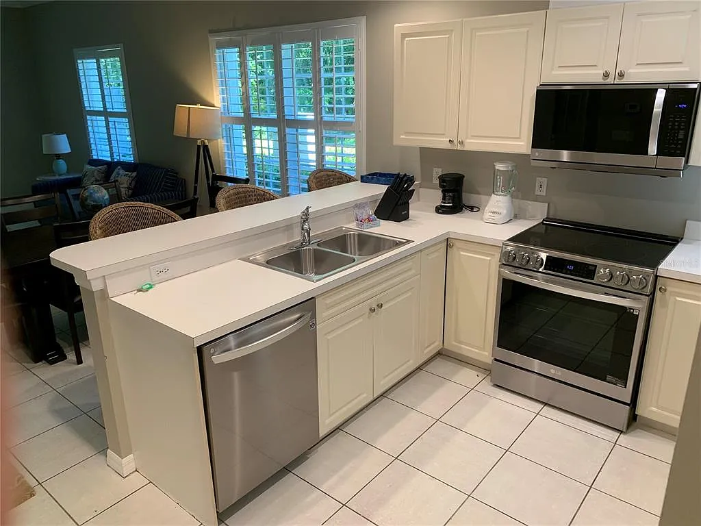 2 bed, 2.0 bath, 1114 sqft, $3,000 — Photo 3