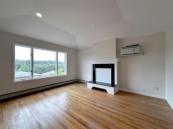 2nd image of 148 Bennett Ave Floor 2