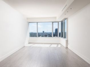 677 Howe St #3901, Vancouver, BC V6C 3R9