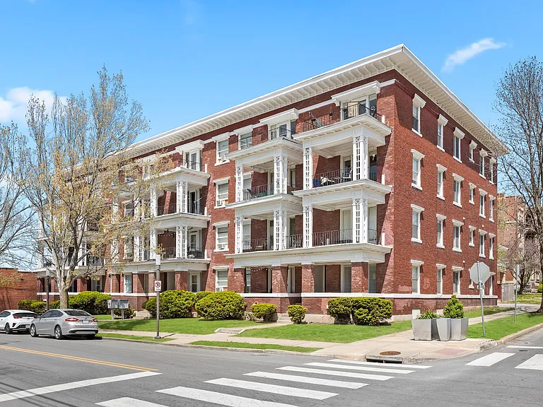 Afton Apartments — Photo 14