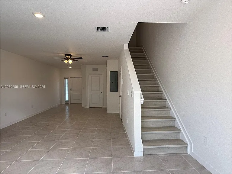 540 NE 1st Dr #0 — Photo 5