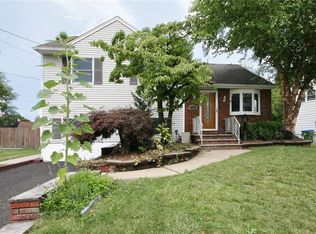 15 Leland Rd, Edison, NJ 08817