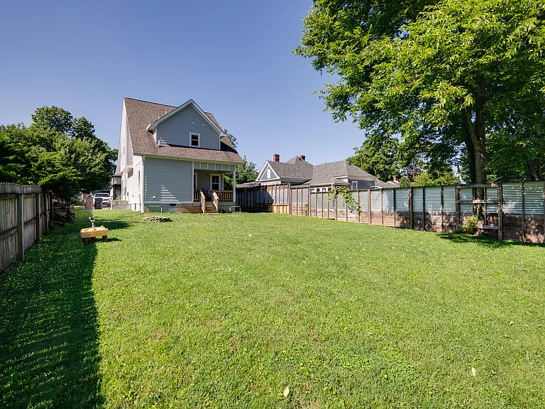 508 Morton Ave — Photo 22