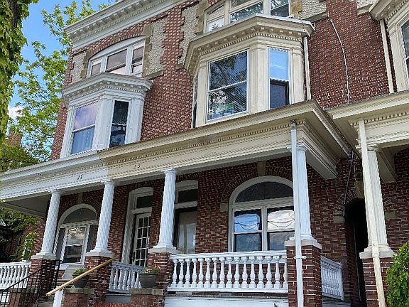 QUIET BUILDING CLOSE TO DOWNTOWN IN LANCASTER'S WEST END