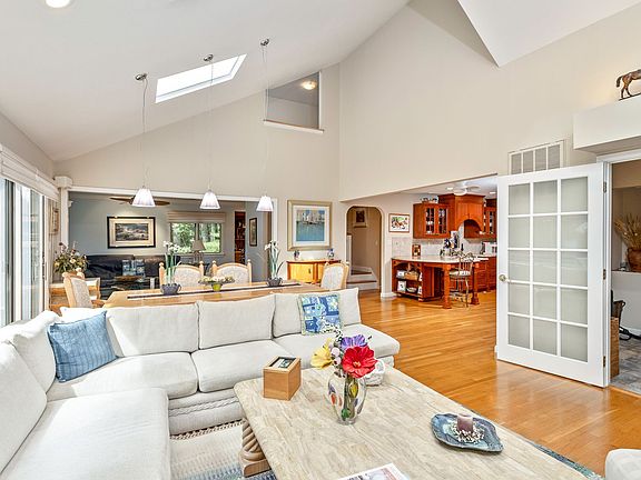 5th image of 2 Strathmore Ct