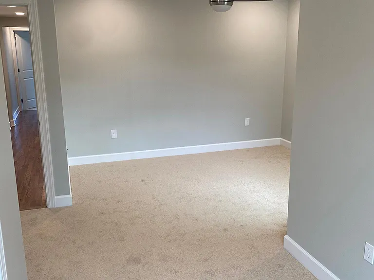 731 E Elm St — Photo 18