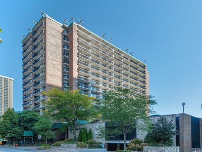 5901 N Sheridan Rd APT 15E, Chicago, IL, 60660
