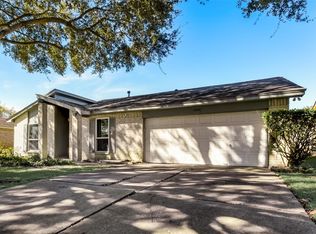 459 Buoy Rd, Webster, TX 77598