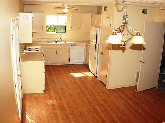 Large eat in kitchen