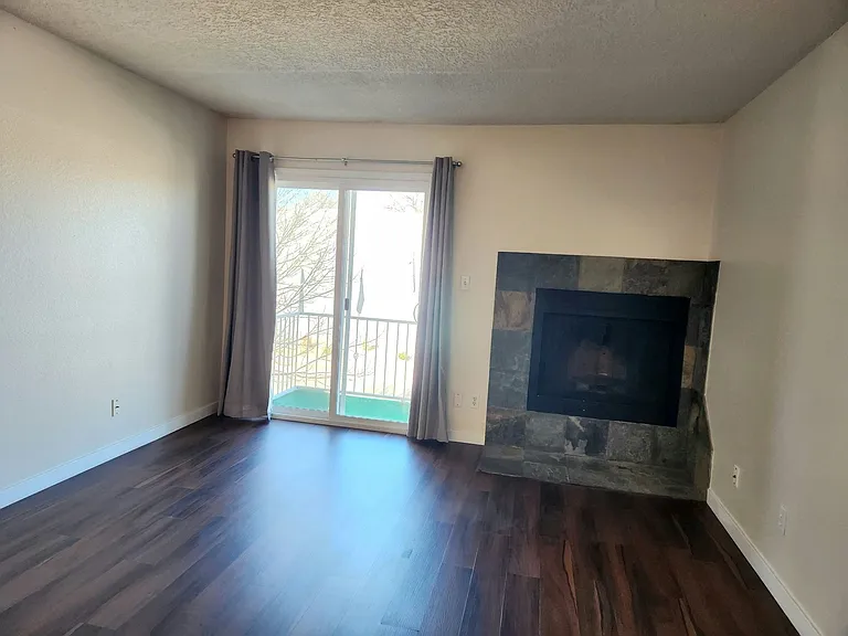 212 San Clemente Ave NW — Photo 3