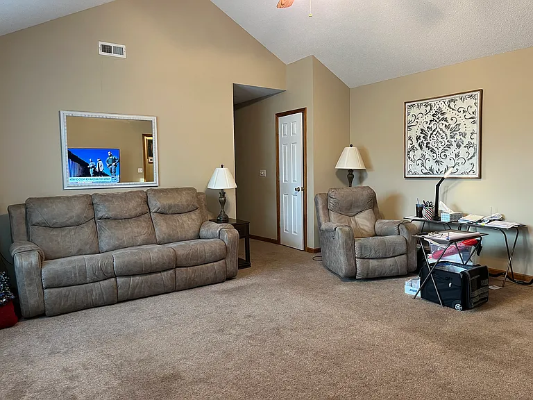 1302 Cloverleaf Ct — Photo 15