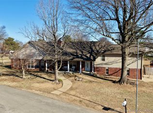 1002 W Knisley Ave, Checotah, OK 74426