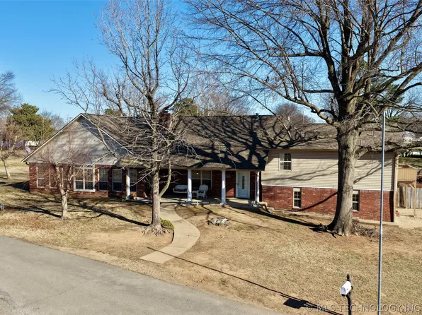 1002 W Knisley Ave, Checotah, OK 74426