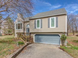 5609 Castle Rock Rd, Roanoke, VA 24018