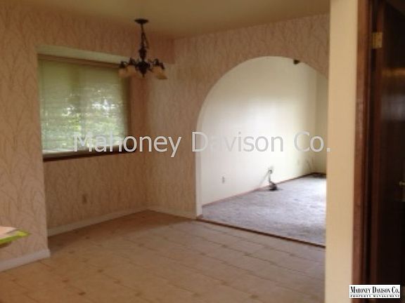 5th image of 29 Acorn Cir